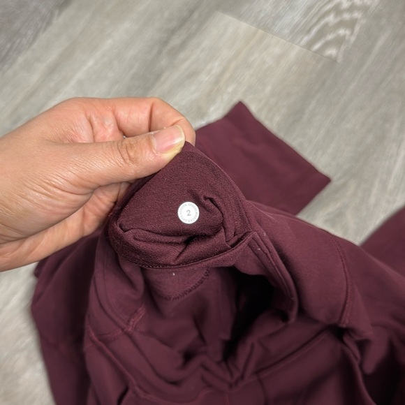 Lululemon Align High-Rise Cropped Jogger size 2
Mulled Wine - Picture 12 of 13